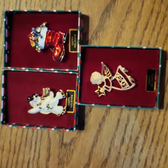 3 Christmas brooches - Picture 1 of 4